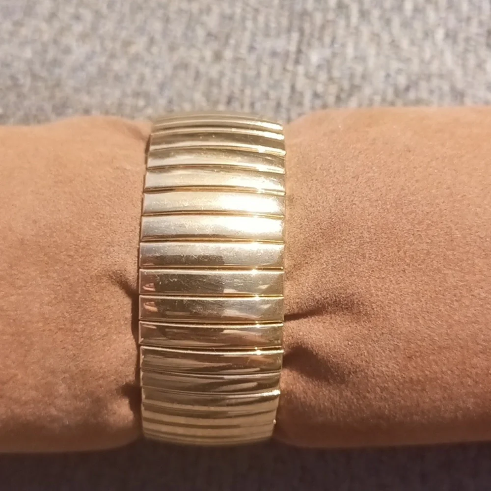 Joan Rivers Classic women's vintage stretch gold tone watch